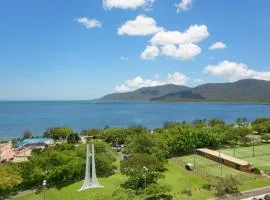 Cairns Ocean View Apartment