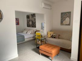 8+8 Appartamento con garage, apartamento em Livorno