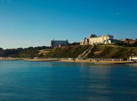 Bournemouth Highcliff Marriott Hotel, хотел в Борнмът