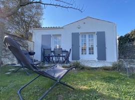 Maison calme proche plage avec jardin et wifi, 4 couchages à La Brée-les-Bains - FR-1-246A-214, hótel í La Brée-les-Bains