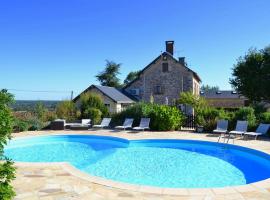 Beautifully renovated Farmhouse with private pool, hotel i Saint-Georges-de-Noisné