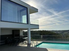 LUX House 15 min Fatima - Nazare, hotel en Leiria