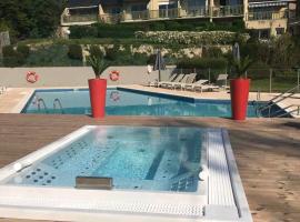 Studio Golf piscine D Day – hotel w mieście Port-en-Bessin-Huppain