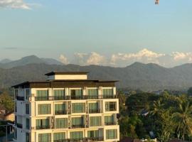 VANG VIENG TOPVIEW HOTEL, hótel í Vang Vieng