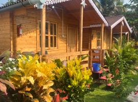 Happy Shack Beach And Wooden Huts, hotell i Colva