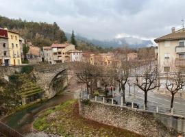 Hostal Cal Pericas, pensionat i La Pobla de Lillet