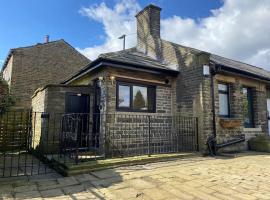 Unique Victorian stable conversion Halifax, hotel din Halifax