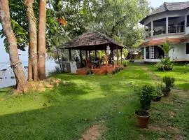 Lovedale Lakeside Homestay