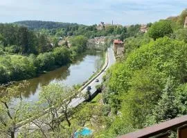 byt v blízkosti centra a v klidné zóně