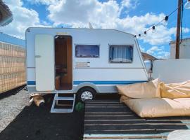 Glamping Caravan Lanzarote, hotel Tinajóban