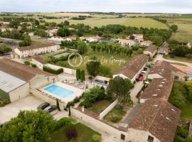 Domaine Les Granges, hotel en Saint-Jean-dʼAngély