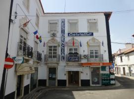 Residencial Carvalho, hotel u gradu Estremoz