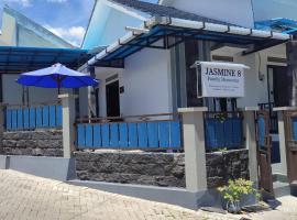 JASMINE 8 Family HomeStay, hotel in Sumberrejo