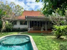 Quiet 3 BR-3 bathroom villa in heart of Canggu