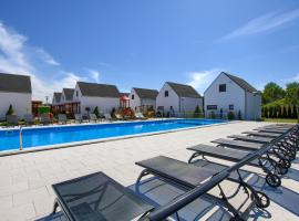 Luxury holiday home in Rogowo with pool: Rogowo şehrinde bir otel