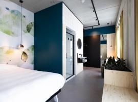 hotel Moloko -just a room- sleep&shower-digital key by SMS, hotel em Enschede