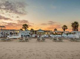 ### Appartamenti sulla SPIAGGIA al POETTO ###, hotel a Cagliari