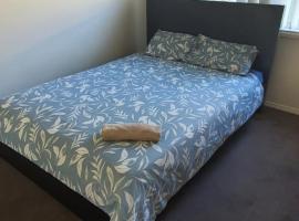 Home stay, hotel in Wyndham Vale