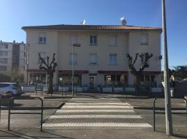 Le Logis Dauphinois, hotel u gradu 'Roussillon en Isere'