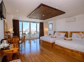 Rex Hotel & Apartment، فندق في نها ترانغ