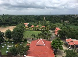 Ellora Heritage Resort, מלון בEllora