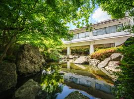 Hotel Hoho "A hotel overlooking the Echigo Plain and the Yahiko mountain range" formerly Hotel Oohashi Yakata-no-Yu, Hotel in Niigata