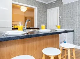 Shirley House 4, Guest House, Self Catering, Self Check in with smart locks, use of Fully Equipped Kitchen, close to City Centre, Ideal for Longer Stays, Excellent Transport Links