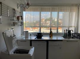 my holiday apartment, apartemen di Zikhron Yaakov