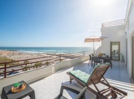 Costa Beach Apartment by The Portuguese Butler, viešbutis mieste Costa da Caparica