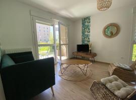 Spacious and bright nest in Hérouville-saint-Clair, hotel din Hérouville-Saint-Clair