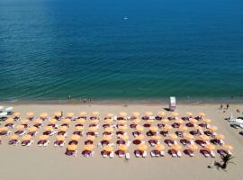 Palm Beach Hotel - All Inclusive with Free beach package & Private Beach, viešbutis Auksinėse Smiltyse