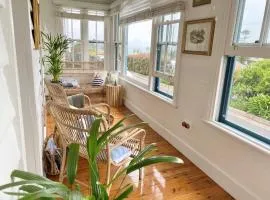 Cosy coastal cottage- Allwood Harbour