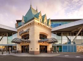 Fairmont Vancouver Airport In-Terminal Hotel, hotel amb aparcament a Richmond