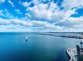 Amzing Ocean View Spacious Three Bedrooms Apartment Port Melbourne, hotel em Melbourne