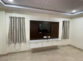 Servostay Fully Furnished 3 BHK with Parking in Prime Area - 2nd Floor