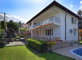 Villa Holiday, hotel Balcsikban