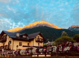 HOTEL LA GINESTRA, hotel i Cesana Torinese