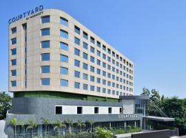 Courtyard by Marriott Nashik: Nashik şehrinde bir otel