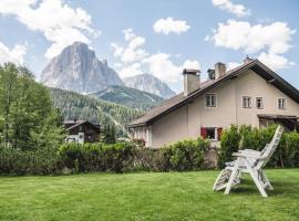 Apartments Chalet Zirm, hotel a Santa Cristina in Val Gardena