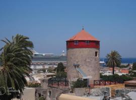 A medieval windmill tower with magnificent view, hotel in Rhodos-stad