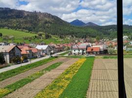 Apartmán Family s výhľadom na Choč, apartamento em Lúčky