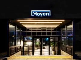 Moyen Hotel