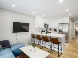 2BR in Heart of Queen Village - walk to everything!