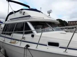 Waterfront 32' Bayliner Yacht