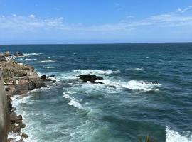 Charmant Appartement vue sur mer, hotell i Alger