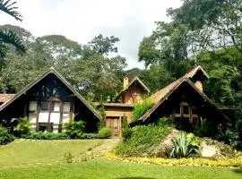 Casa com cachoeira e rio particular