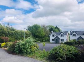 Modern bright detached home just a short stroll from town, hotel em Kenmare