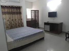 Newly Renovated Apartment in Omaxe - Married Couple Only