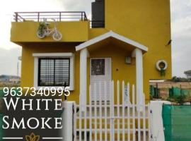 WHITE SMOKE villa, hotel in Igatpuri