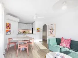 Blush on Broadbeach- beachside and pet friendly, 3rd floor walk up